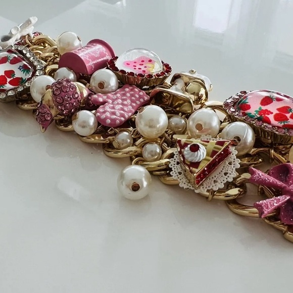 NWT ⚜️💖⚜️ Betsey Johnson Babycakes Cluster Bracelet - Picture 10 of 11
